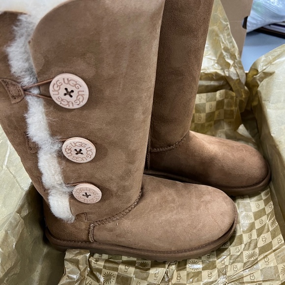 Women Ugg Bailey Button Triplet Boots - Picture 1 of 4